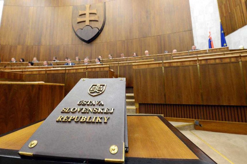 Poslanci schválili novelu ústavy v súvislosti so skrátením volebného obdobia parlamentu