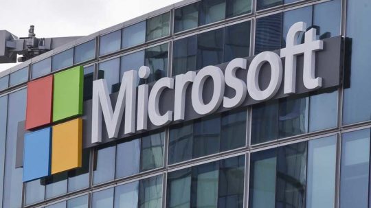 Na ilustračnej snimke budova s logom spoločnosti Microsoft