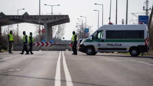 Maďarsko predĺži kontroly na hraniciach do konca októbra