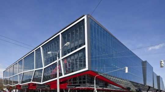 NKÚ: Bratislava konala pri rekonštrukcii zimného štadióna v rozpore so zákonom