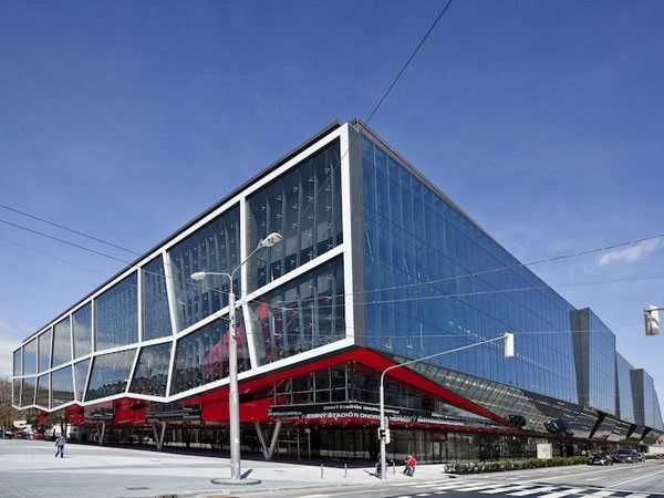 NKÚ: Bratislava konala pri rekonštrukcii zimného štadióna v rozpore so zákonom