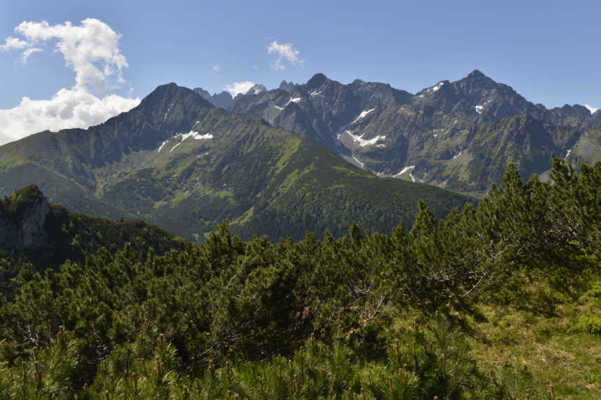Vo Vysokých Tatrách v nedeľu neprežili pád zo skalnej steny dvaja horolezci