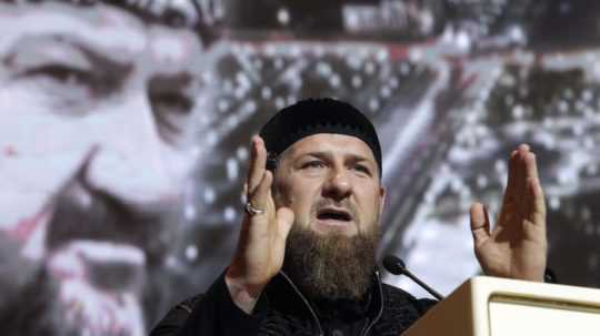 Syn čečenského vodcu zmlátil muža obvineného z pálenia koránu. Kadyrov tvrdí, že je na jeho čin hrdý