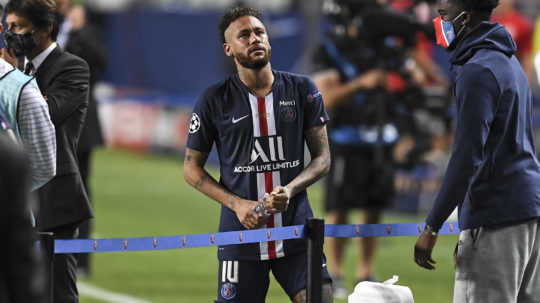 Neymar a dvaja ďalší hráči PSG majú koronavírus
