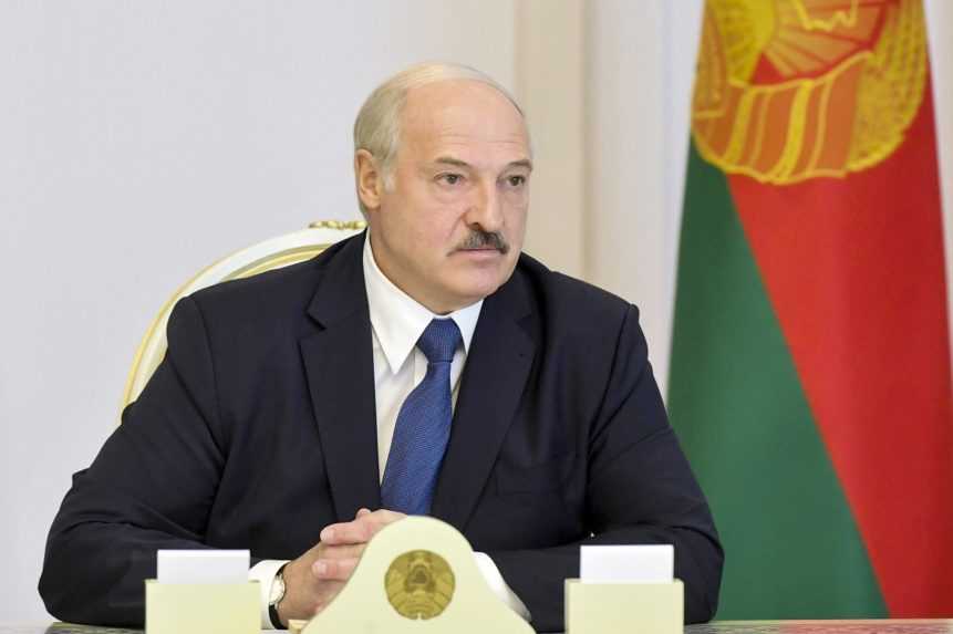 Lukašenko v tajnosti aj napriek protestom zložil prezidentskú prísahu