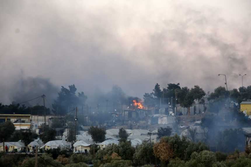 Utečenecký tábor na ostrove Lesbos zničil požiar