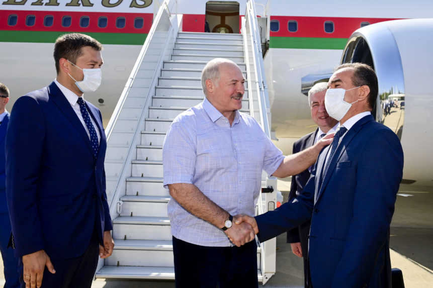 Putin podporil Lukašenka, poskytne mu štedrú finančnú injekciu