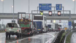 Maďarsko predĺži kontroly na hraniciach