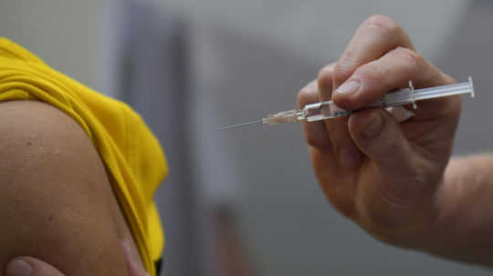 Očkovanie proti koronavírusu sa posúva