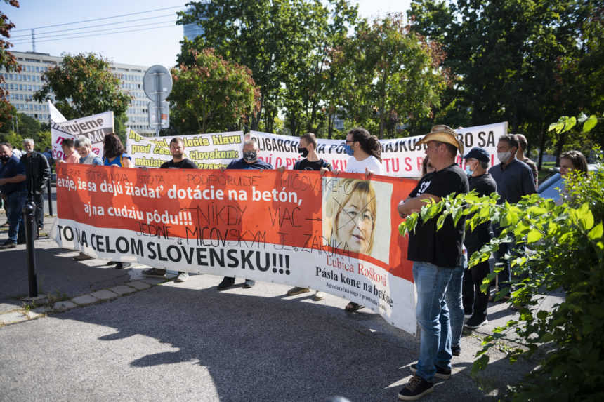Agropotravinári vstupujú do štrajkovej pohotovosti, premiér a minister Mičovský reagujú
