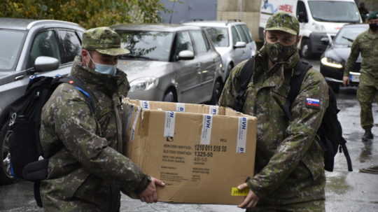 Hygienikom na Orave pomáhajú vojaci, pribudnú aj odberné miesta