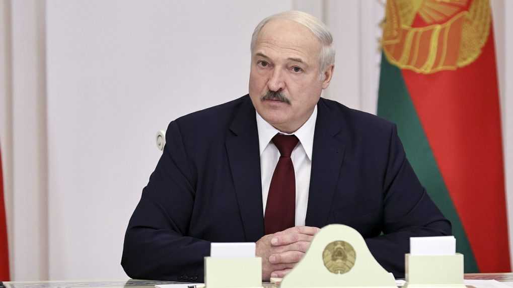 Dotknite sa vojaka a prídete o ruky, hrozí Lukašenko demonštrantom