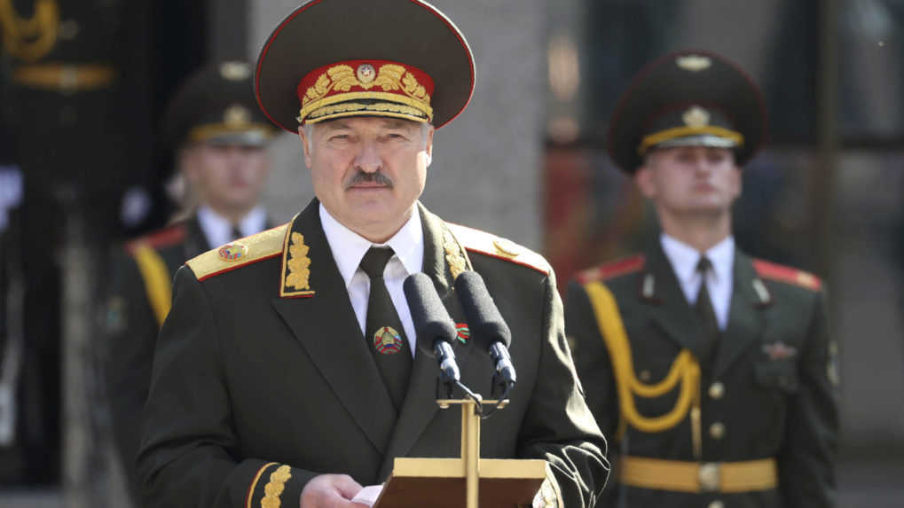 Bieloruská polícia zasiahla proti Lukašenkovým odporcom, niekoľkých zatkla