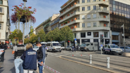 Útočník zabil nožom v Nice troch ľudí, medzi obeťami je aj žena, ktorej odrezal hlavu