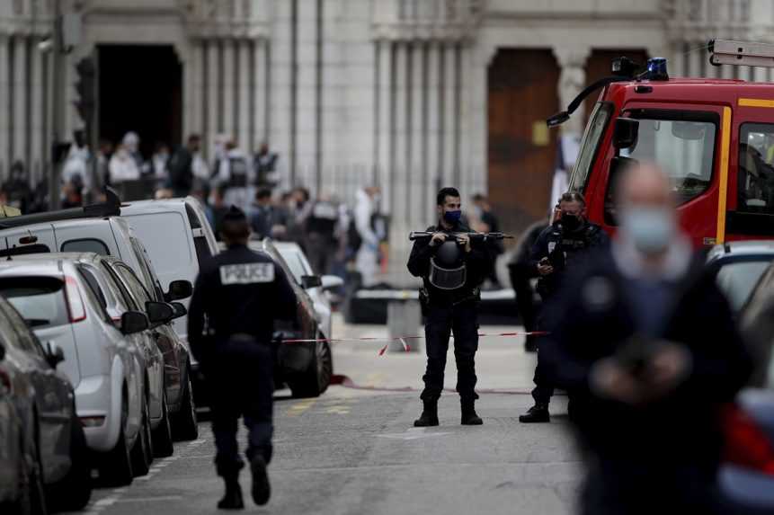 Útočník zabil nožom v Nice troch ľudí, medzi obeťami je aj žena, ktorej odrezal hlavu