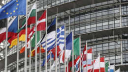 Ilustračná snímka - vlajky v Bruseli.