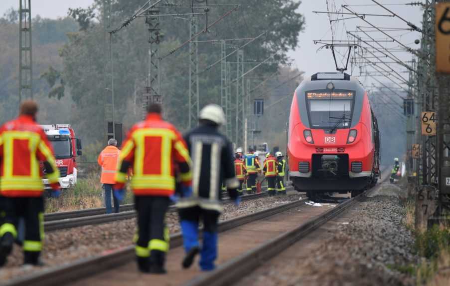 Dvojicu chlapcov-bratov v Nemecku usmrtil vlak, tragédiu videlo množstvo svedkov