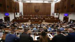 Parlament zvolil nových členov rady, ktorá stráži médiá