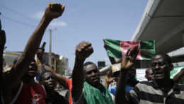Bezpečnostné zložky v Nigérii strieľali na protestujúcich proti policajnému násiliu