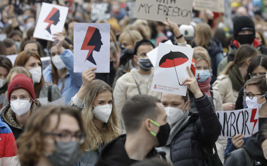Poľský prezident kritizoval demonštrácie, vo výrokoch o potratoch otočil