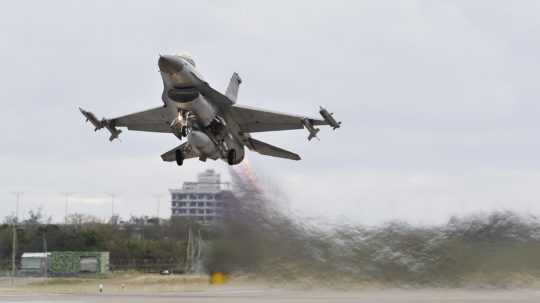 Rezort obrany pri nákupe stíhačiek F-16 nepreukázal opodstatnenosť tejto akvizície, tvrdí NKÚ