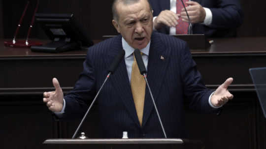 Erdogan hovorí o zmene ústavy. Naposledy si ňou upevnil pozíciu