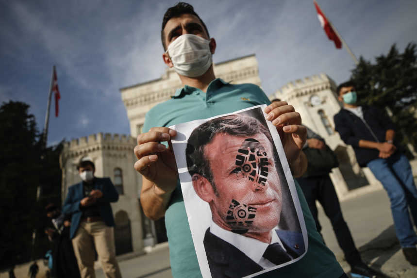 Erdogan vyzval na bojkot francúzskych výrobkov, Turci si ich aj tak nemôžu dovoliť