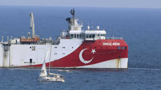 Napätie vo východnom Stredomorí opäť eskaluje, na more sa vracia turecká prieskumná loď