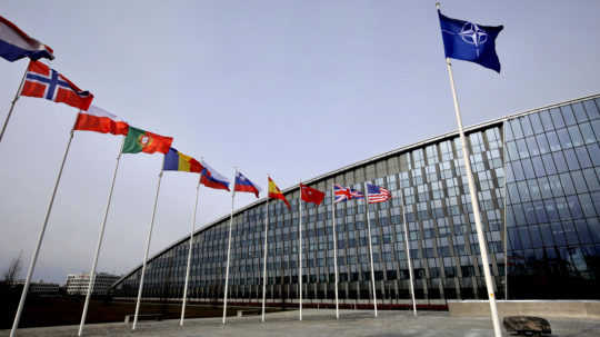 NATO zriadi centrum pre boj proti hrozbám z Číny a Ruska