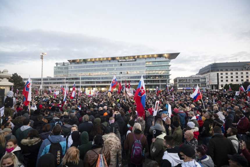 Niekoľko tisíc ľudí sa stretlo na protestoch proti vláde