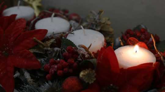 Väčšina kresťanov začala advent, obdobie duchovnej prípravy na vianočné sviatky