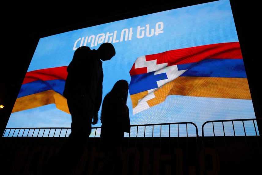 Do Náhorného Karabachu už mieria ruskí vojaci