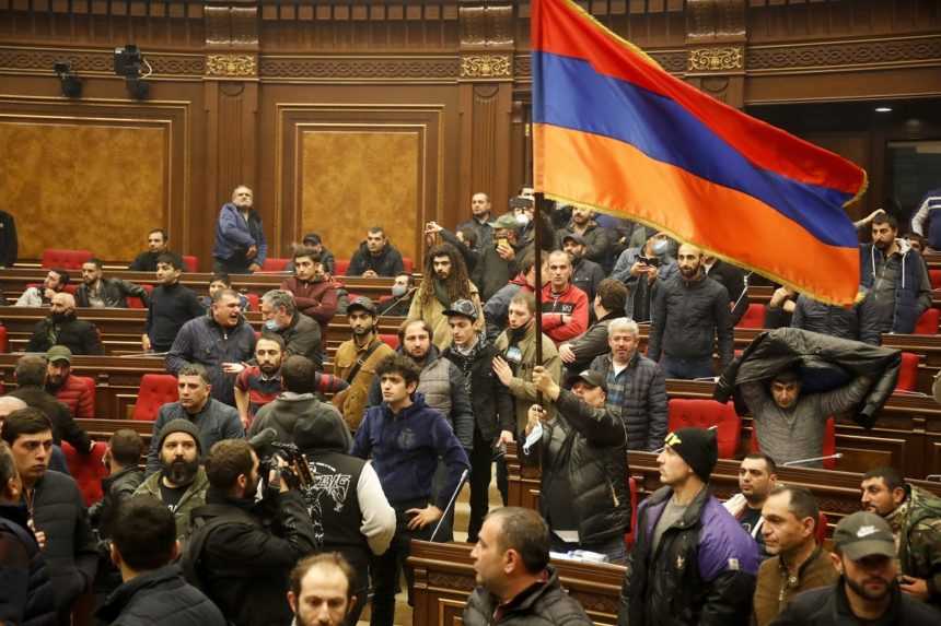 Arménsko oplakáva padlých v Karabachu, krajina vyhlási trojdňový štátny smútok
