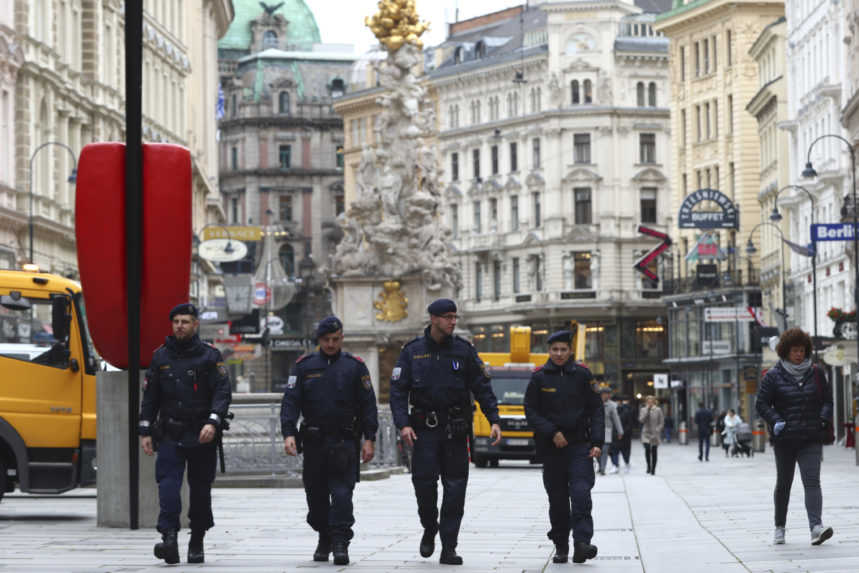 Útočníka z Viedne v lete rakúske úrady sledovali, potom prestali