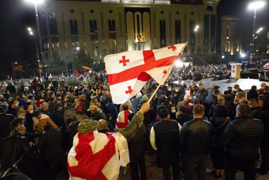 Gruzínske protesty proti výsledku volieb pokračujú