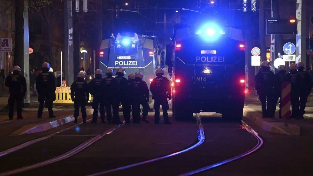 Prekročili hranice. Nemecký prezident skritizoval protestujúcich v Lipsku