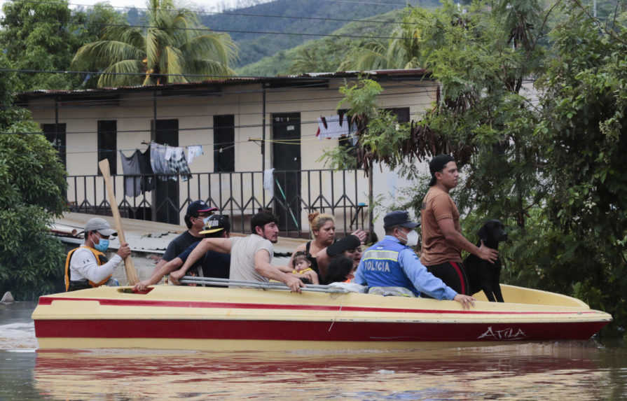 Guatemalu ničí búrka Eta, pod zosuvmi pôdy zahynulo už 50 ľudí