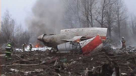 Pád lietadla v Smolensku spôsobili výbušné zariadenia na palube, oznámili vyšetrovatelia