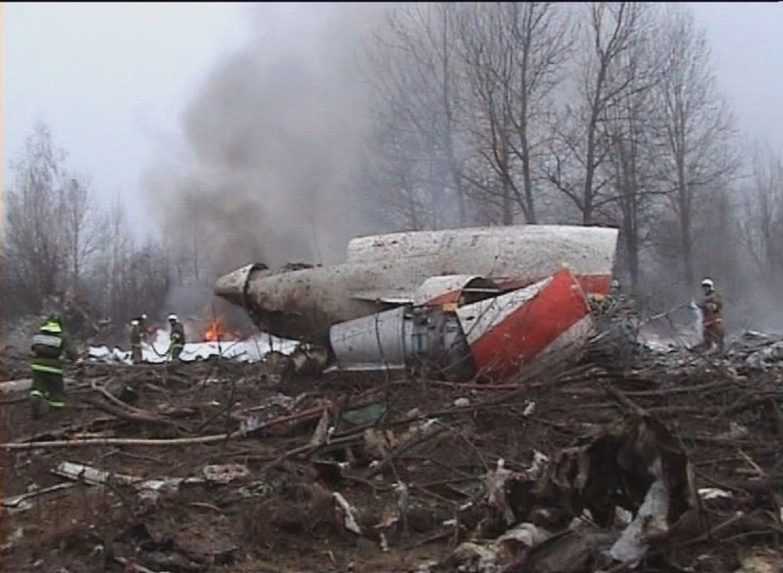 Pád lietadla v Smolensku spôsobili výbušné zariadenia na palube, oznámili vyšetrovatelia