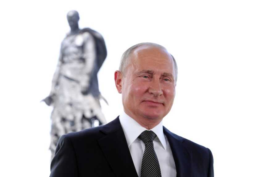 Putin podpísal zákon, ktorý môže kritikov Kremľa vylúčiť z volieb