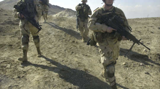 Pre prípad zabíjania civilistov v Afganistane prepustia 13 austrálskych vojakov