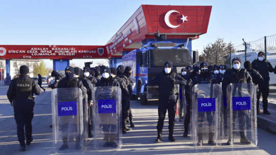 Turecko odsúdilo na doživotie viac ako 300 ľudí v súvislosti s neúspešným pučom
