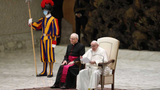 Pápež vyzýva veriacich, aby dodržiavali protipandemické odporúčania vlád