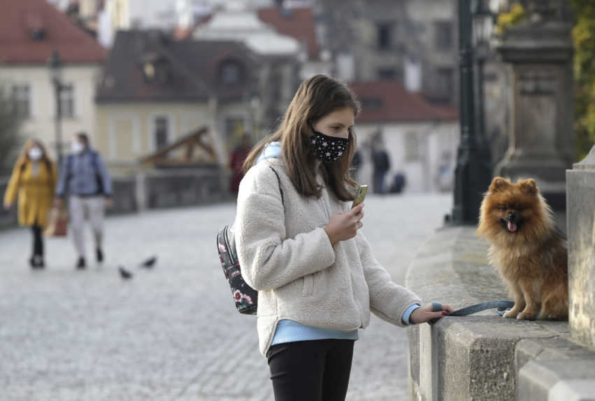 Česko s klesajúcimi číslami uvoľňuje opatrenia, mnohé deti sa vrátia do škôl