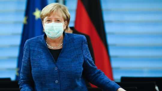 „Žijeme s pandémiou.“ Merkelová vyzvala, aby ľudia dodržiavali karanténu