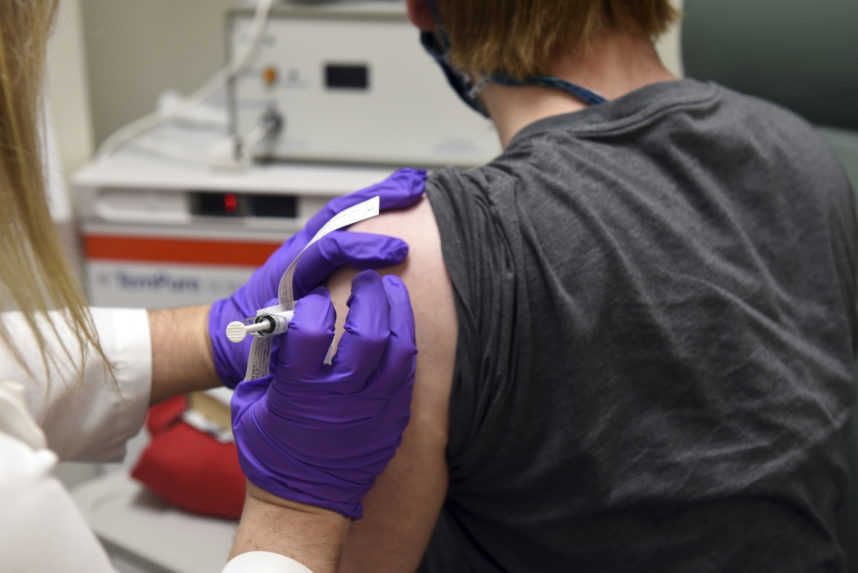 Proti koronavírusu sa plánuje zaočkovať tretina Slovákov, ukázal prieskum