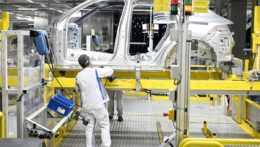 Výroba v bratislavskom Volkswagene sa na dva týždne zastaví