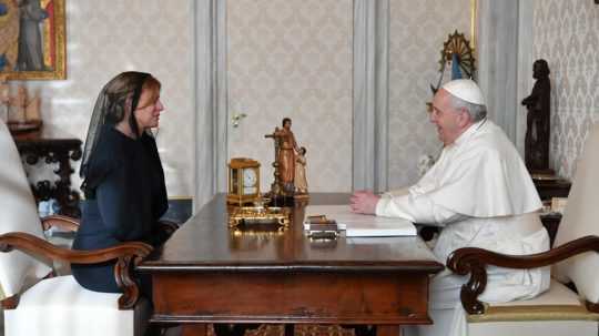 Čaputová sa stretla s pápežom Františkom, priniesla mu aj testy od slovenských vedcov
