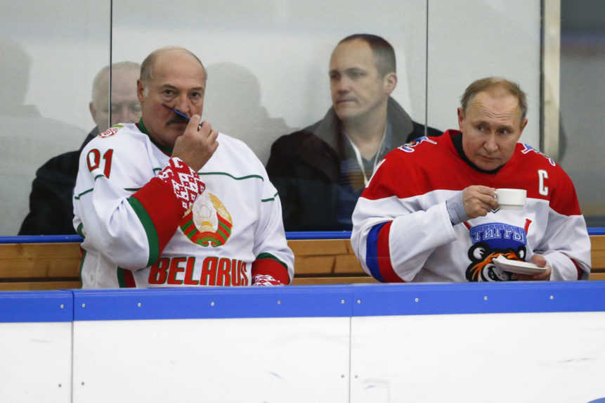 Zoberte Bielorusom MS v hokeji, apelujú europoslanci