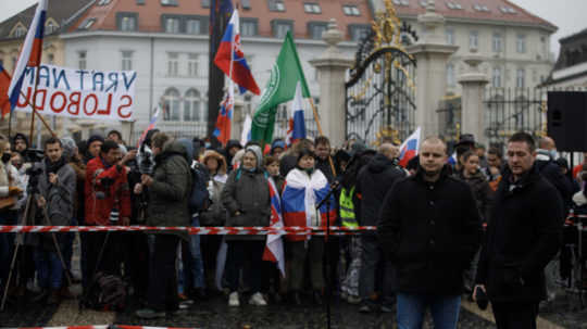 Zákaz zhromažďovania sa ignorovali. V Bratislave sa protestovalo
